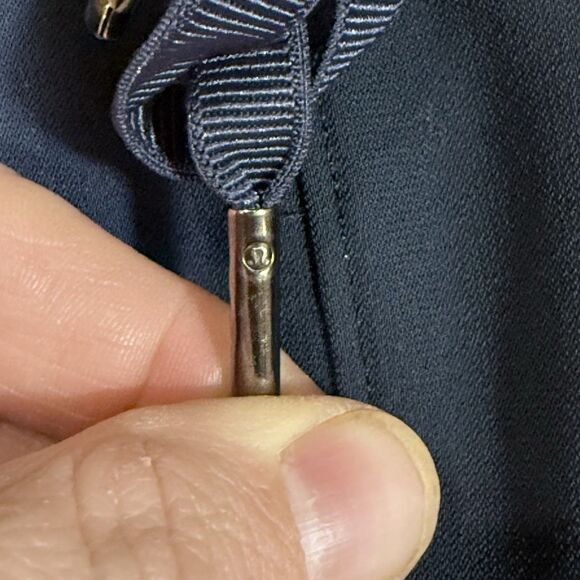 Lululemon On The Fly Woven 27" True Navy Crop Pull On Pants Womens 12 Athleisure - Picture 6 of 11